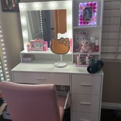 Vanity And Hello Kitty Accessories 
