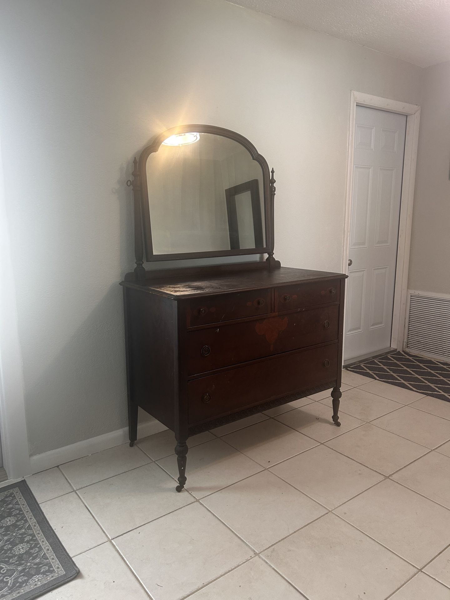 Dresser With Mirror