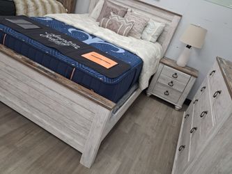 *Bedroom Special!!!*---Attractive Ashley Queen/King Bedroom Sets---From $1099!!!---Delivery/Financing Available😎