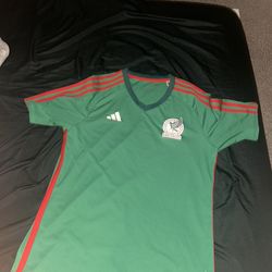 Mexico jersey size L 100 % aunthentic BRAND NEW (NO NAME NO NUMBER)