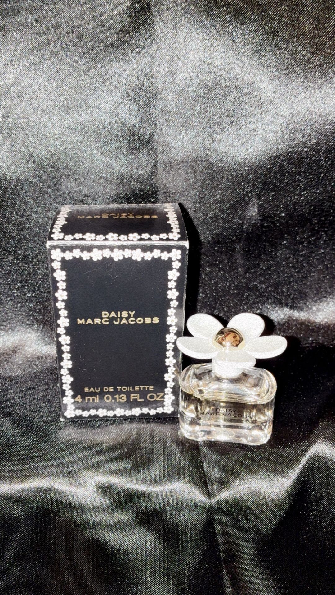 Marc Jacob (DAISY) mini perfume