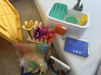 Lovevery The Helper Play Kit