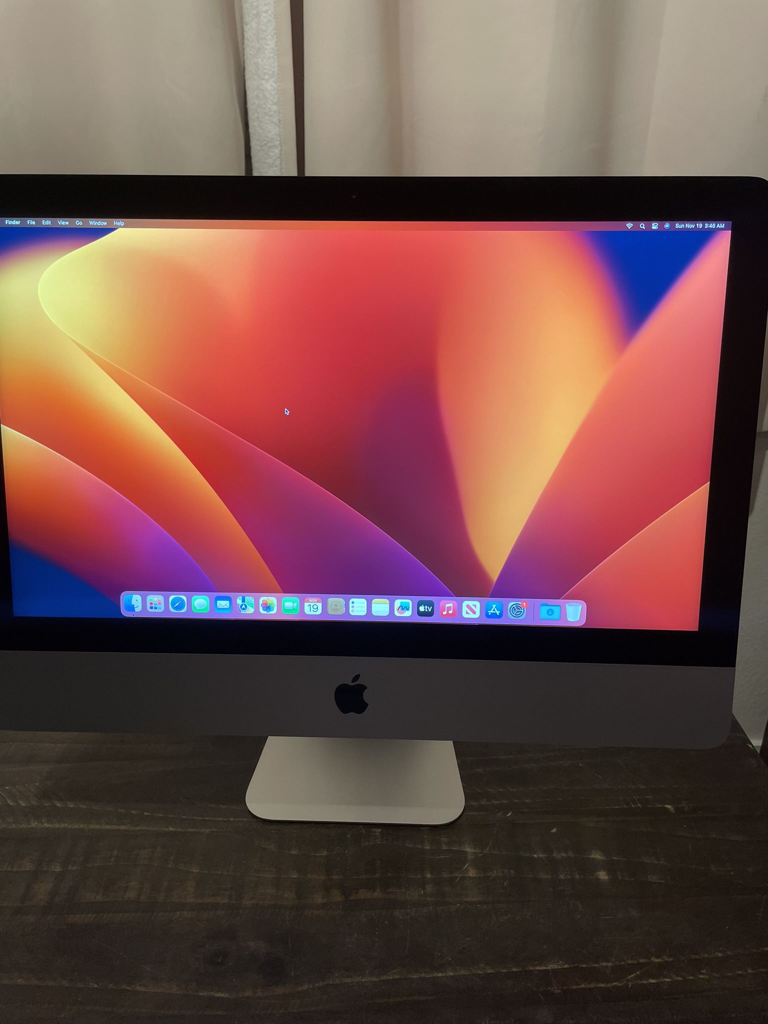 2017 Apple iMac 21.5-inch 4K Retina display 256gb Ssd 16gb Ram. Works Great. iMac With Power Cord Only. No Keyboard. No Mouse