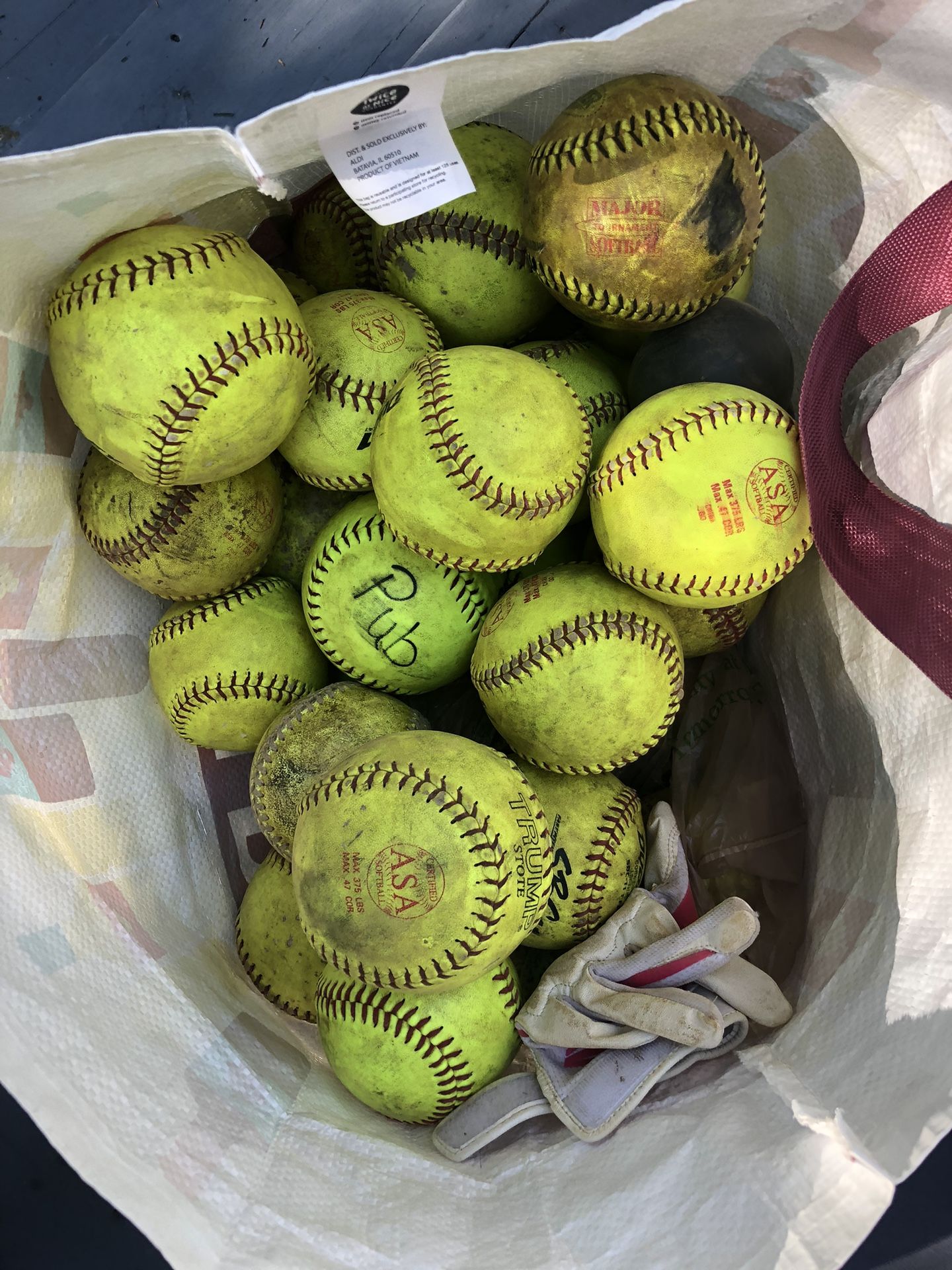 10 Certified Softballs