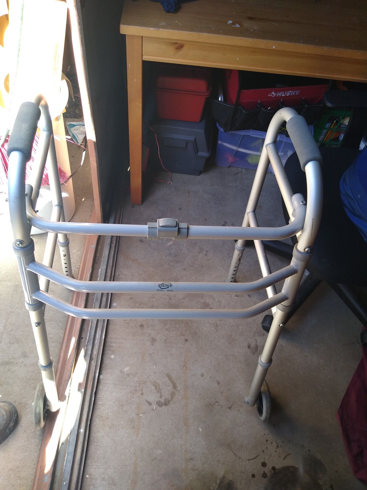 Ever-made folding adult 4 point walker.