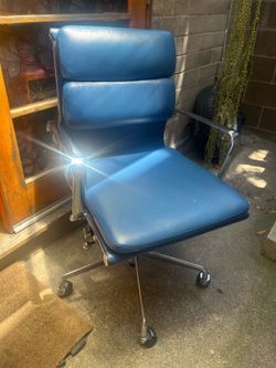 Eames Soft Pad Style Executive Office Chair
