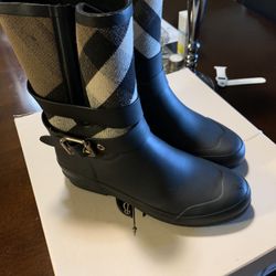 Burberry Rain Boots Size 36 $400