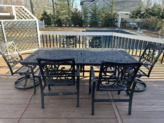 Thomasville Outdoor Dining Set With Cushions for Sale in Saint