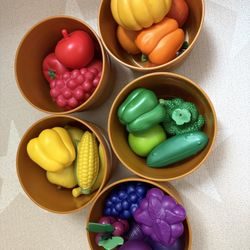 Learning Resources Farmer's Market Color Sorting Set - Play Food for Kids, Toddler Stacking Toys, Grocery and Kitchen Play Toys , Montessori, Fine Mot