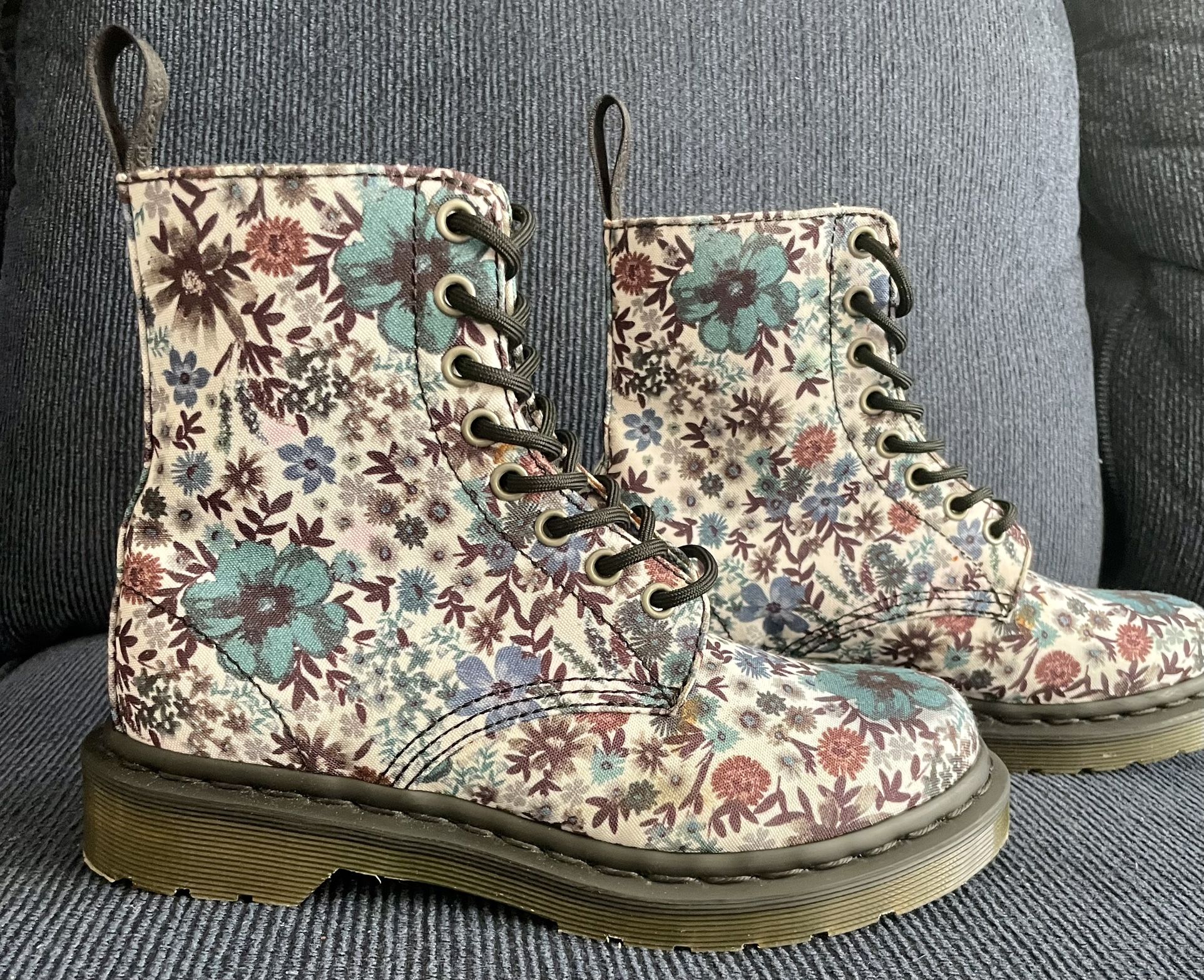 Dr. Martens 1460 Wanderlust RARE! size 6