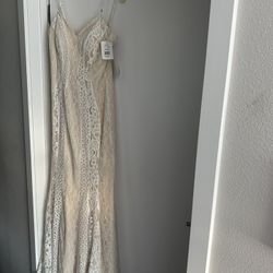Brand New David’s Bride Gown