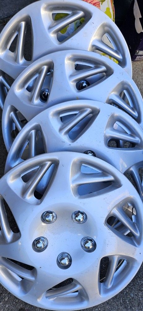 Set Of 4 Plastic Hub Caps