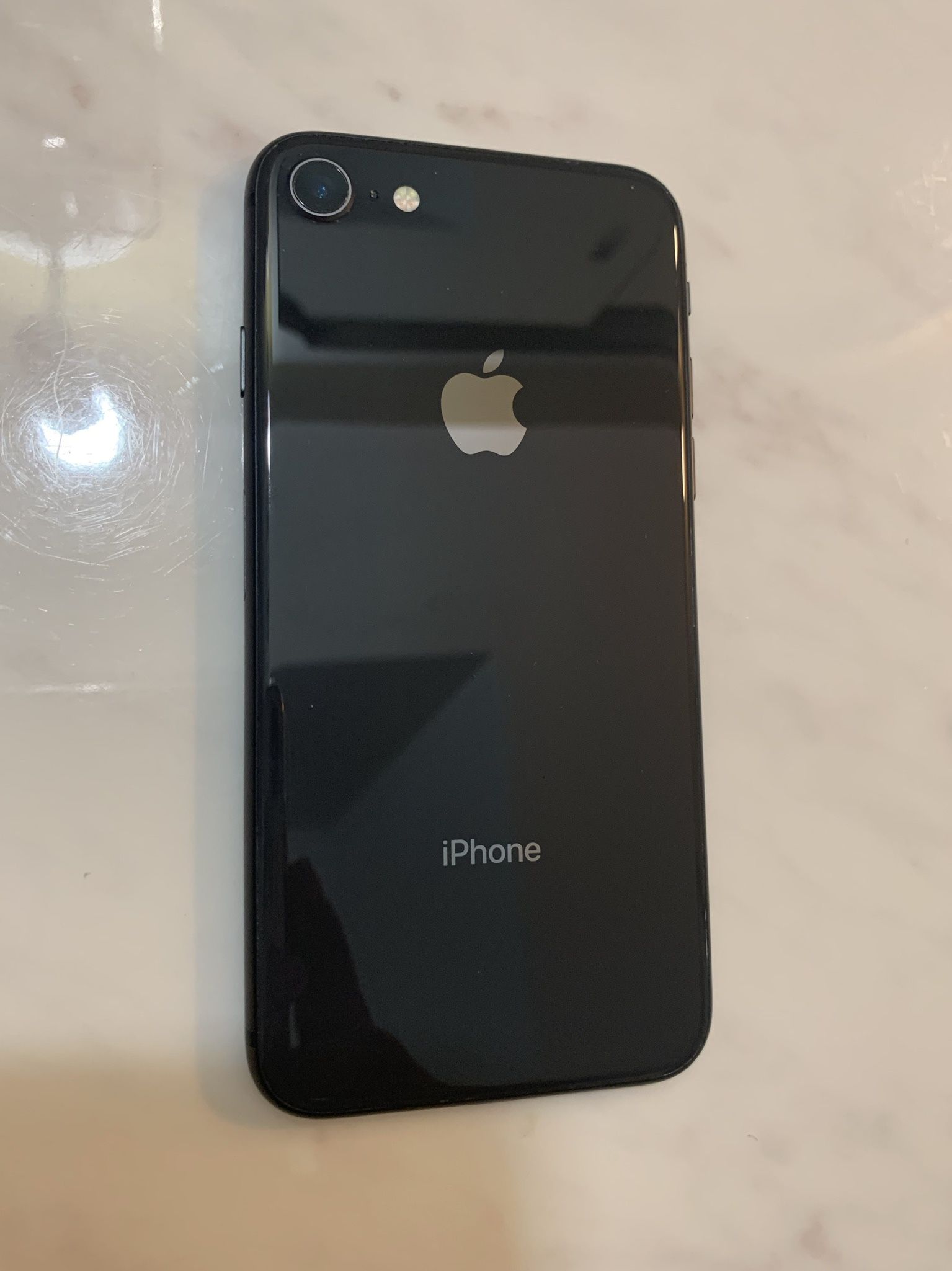 UNLOCKED IPHONE 8 / READY TO USE 