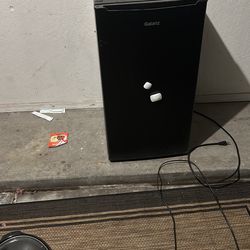 Mini fridge