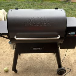 brand new Traeger Redland XL pellet grill / smoker
