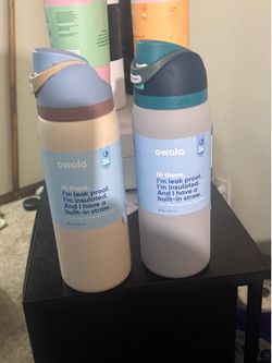 New! Owala FreeSip 32oz water bottles