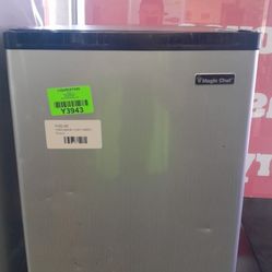 MAGIC CHEF HMBR265SE1 2.6 cu. ft. Mini Fridge