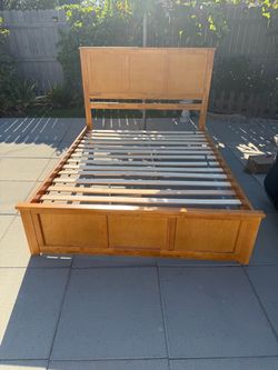 Low Profile Platform Queen Bed with Matching Footboard