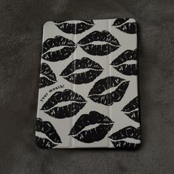 Black and White 5th Generation Ipad Case