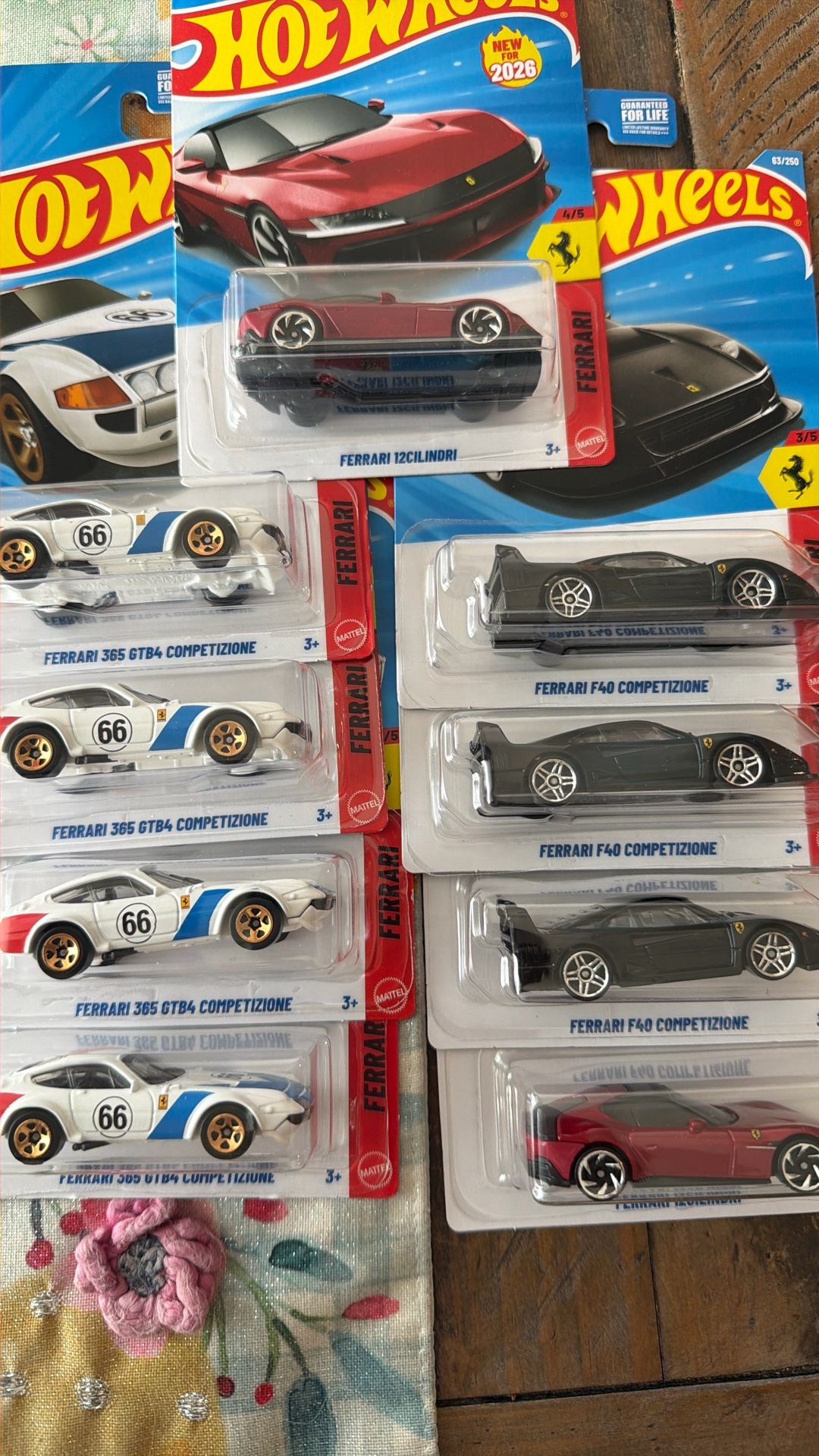 9 Hot Wheels Ferrari