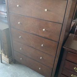 🎁QUEEN/ FULL SIZE BED FRAME, CHEST/5 DRAWER -SOLID WOOD-BROWN COLOR -EXCELLENT CONDITION 🌹