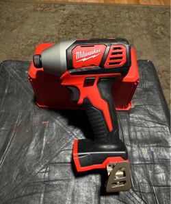 Milwakee M18 1/4 hex impact driver