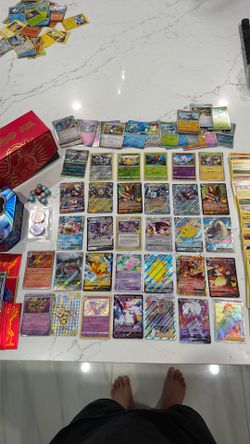 Large 250 Pokemon card collection & accessories