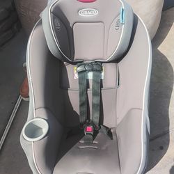 Graco Grow with me adjustable Carseat