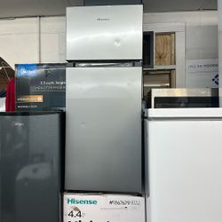 Hisense Mini Fridge With Freezer (4.4 Cu Ft)