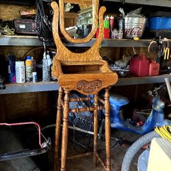 Vintage Shaving Stand by Pulaski Furniture.