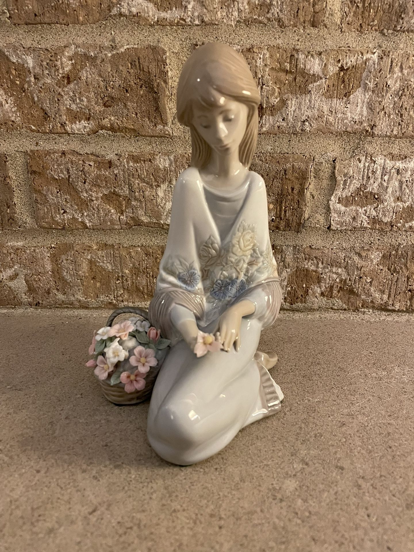 Lladro “Flower Song” Figurine 7607