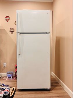 GE REFRIGERATOR - GE 17.5 Cu. Ft. Top-Freezer