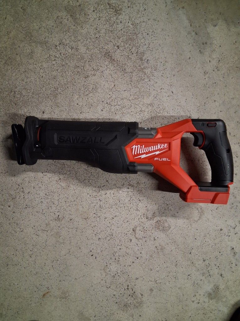 Milwaukee Fuel M18 Sawzall