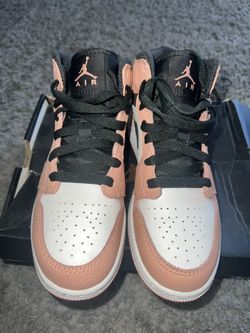 Jordan 1Mid Pink Quart