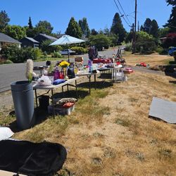 Free Today!! Tons Of Cool Stuff!( NOT THE DISPLAY FOLDING TABLES!)