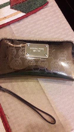 Michael kors wallet.