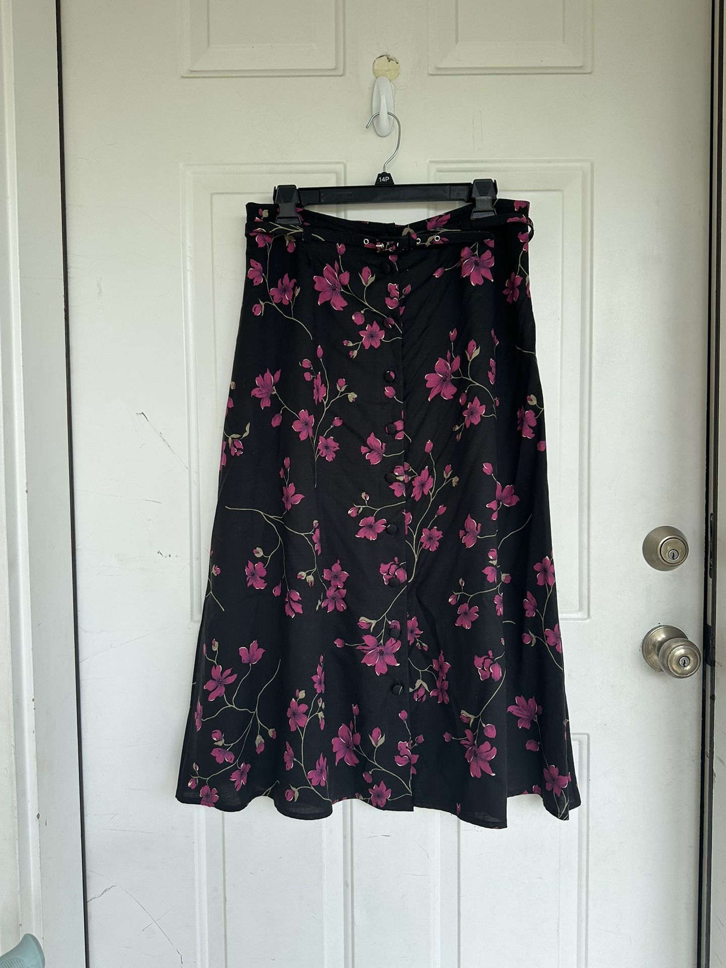 Sag Harbor Black and Fuchsia Floral Midi Skirt Petite Skirt with Belt size M