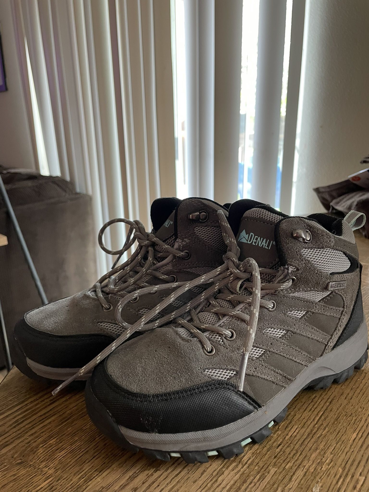 Denali Hiking Boots. Size:6.5