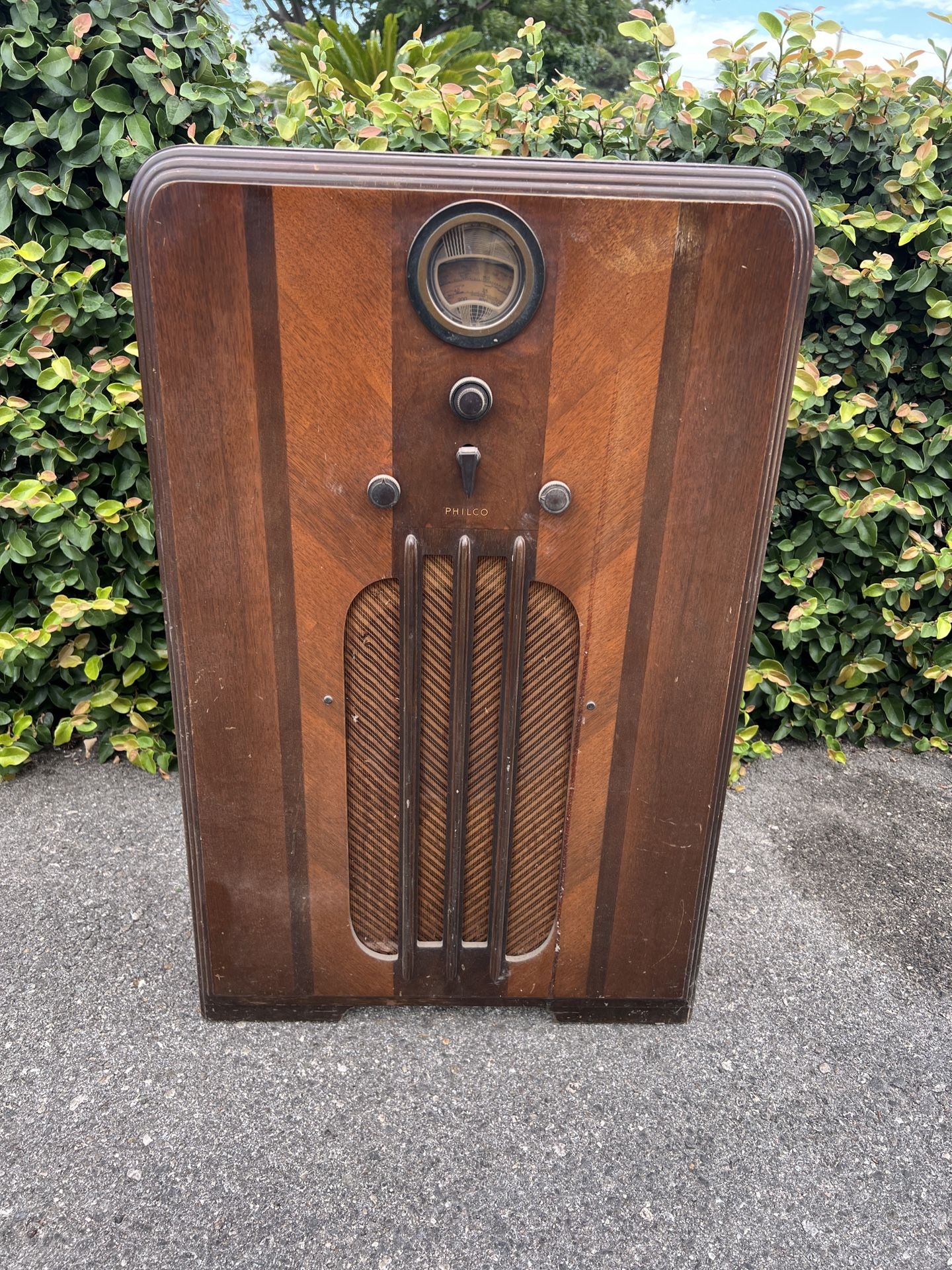 1936/37 Philco Radio Antique Console Wood Cabinet