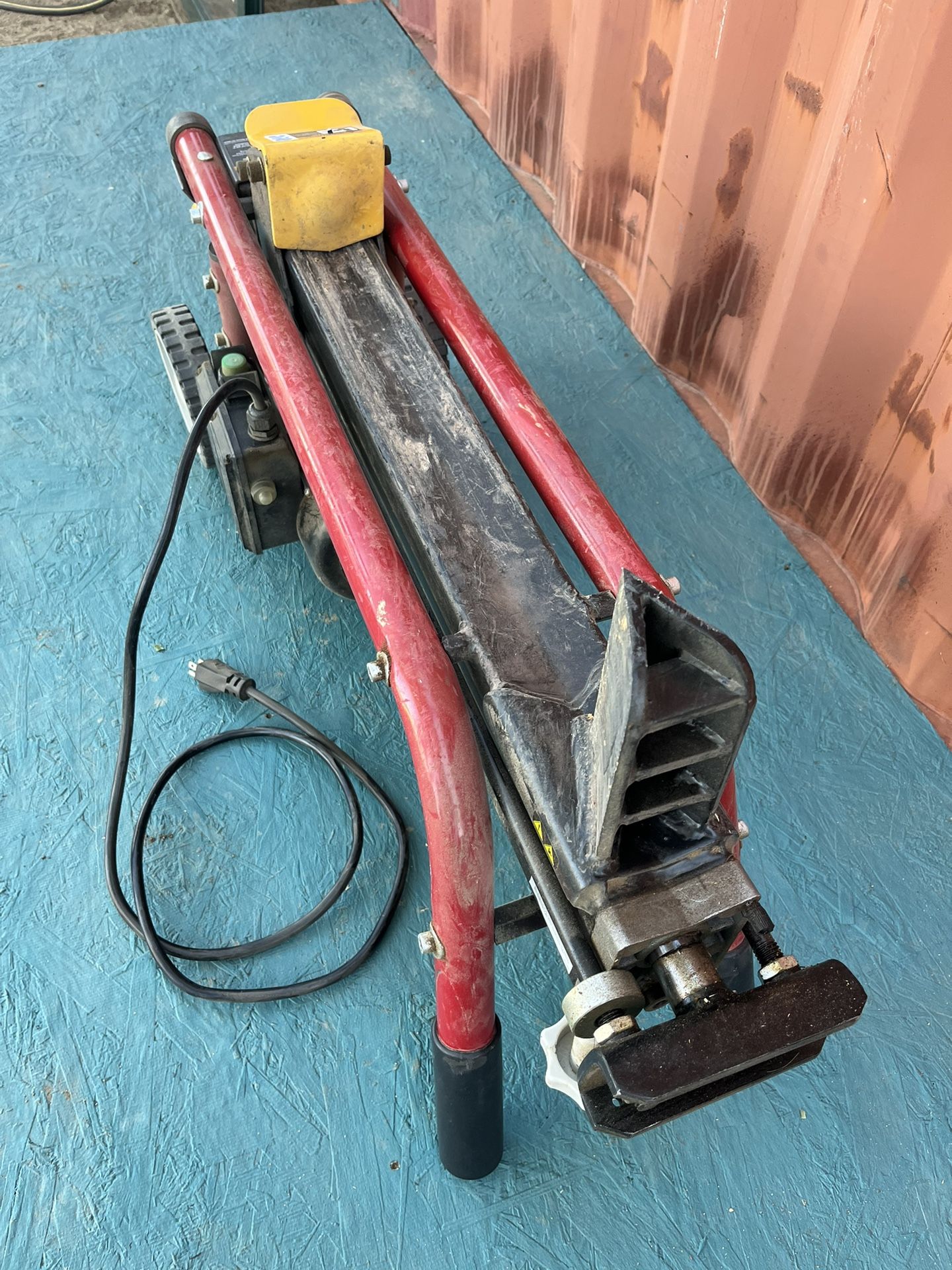 Southland 6 Ton Electric Wood Splitter for Sale in Yucca Valley, CA