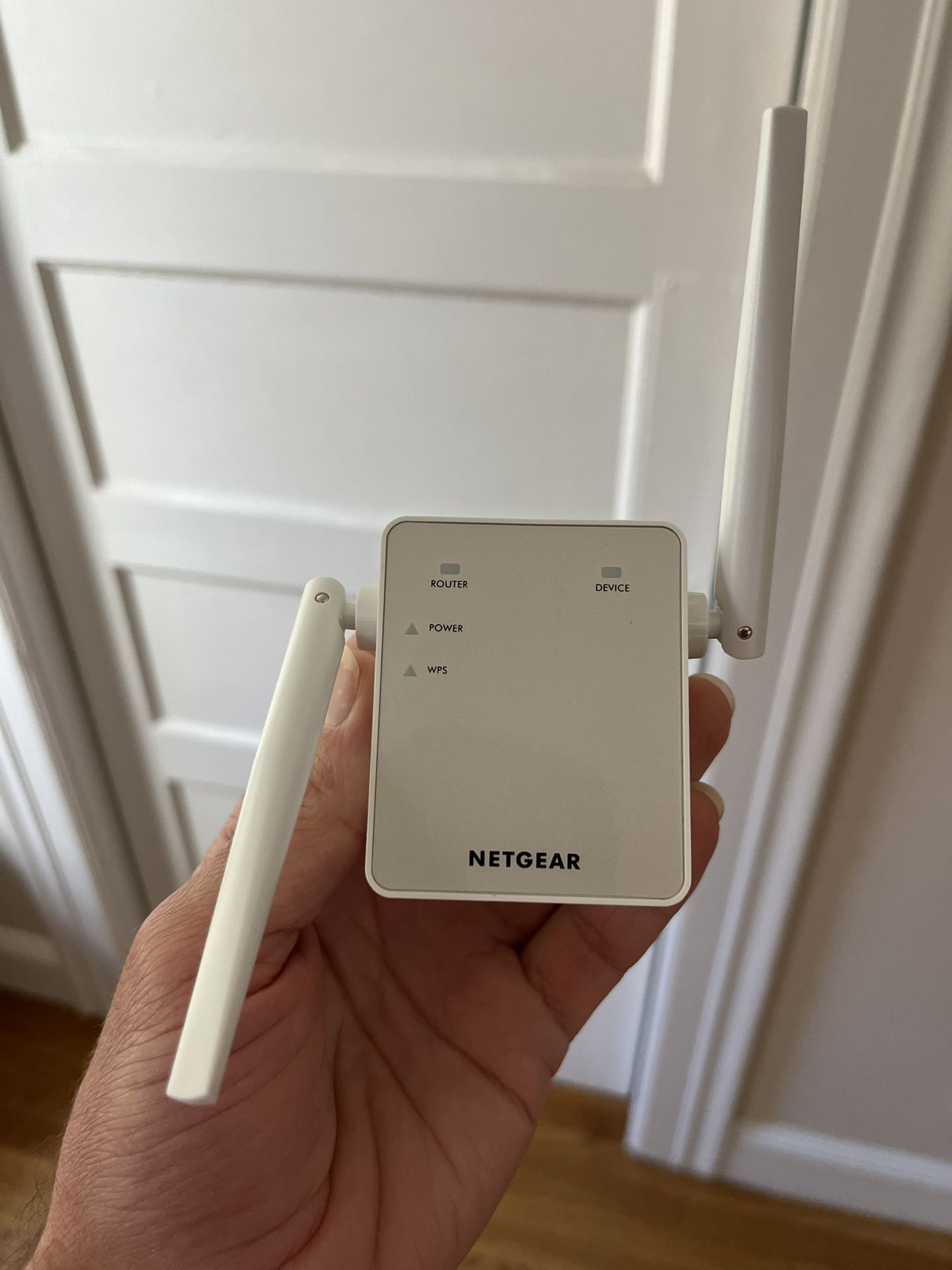 NEW Netgear Wifi range Extender EX6120, covers 1500 sq ft, 1200 Mbps