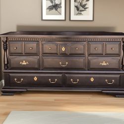 Broyhill 9-Drawer Dresser