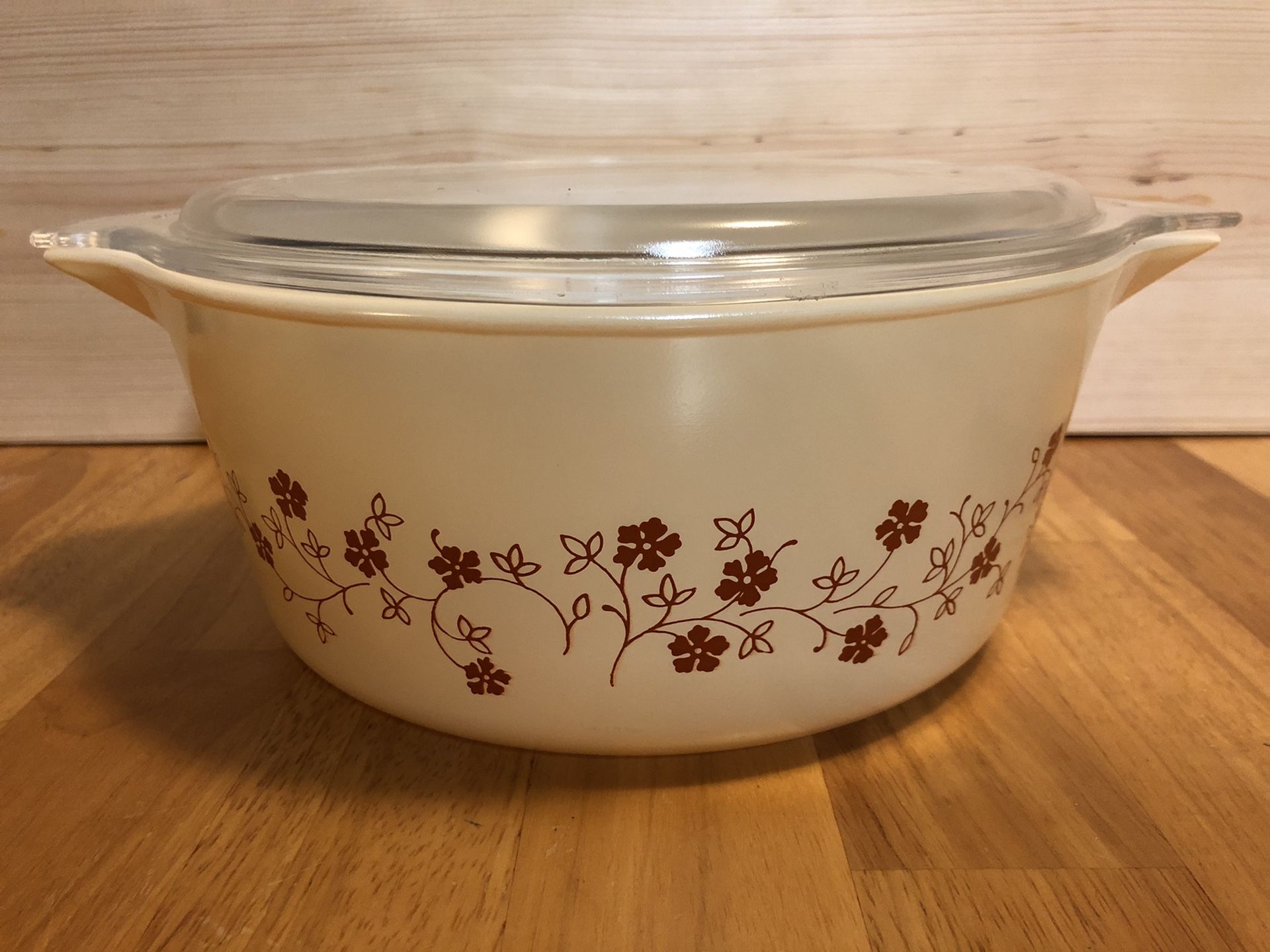 Vintage Pyrex 2.5L Casserole Dish w/ Lid Trailing Flowers Pattern