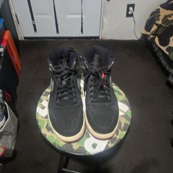 Nike Air Jordan 1 Mid
Johnny Kilroy Men's Size 12 Great Condition 