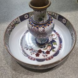 Vintage Japanese Porcelain Gold Trimmed Bowl


