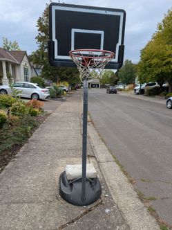 Portable basketball hoop