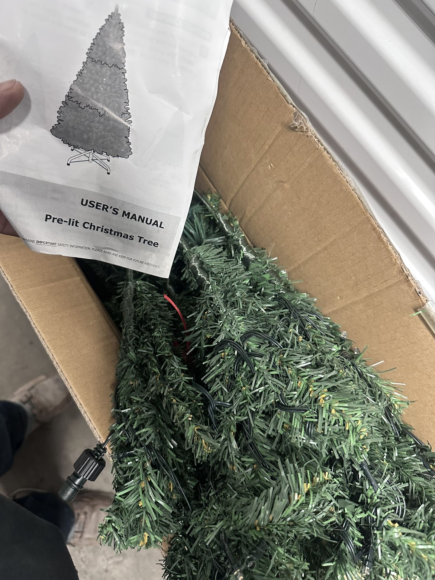 Pre Lit 3 Ft Tall Xmas Tree New Only 40$$🔥