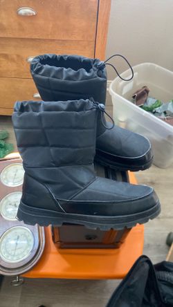 Men size 12 SNOW BOOTS