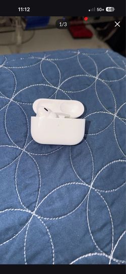 Apple AirPods Pro  3  no right size