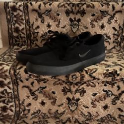 Men’s Nike Skateboard Shoes Like New Size 13